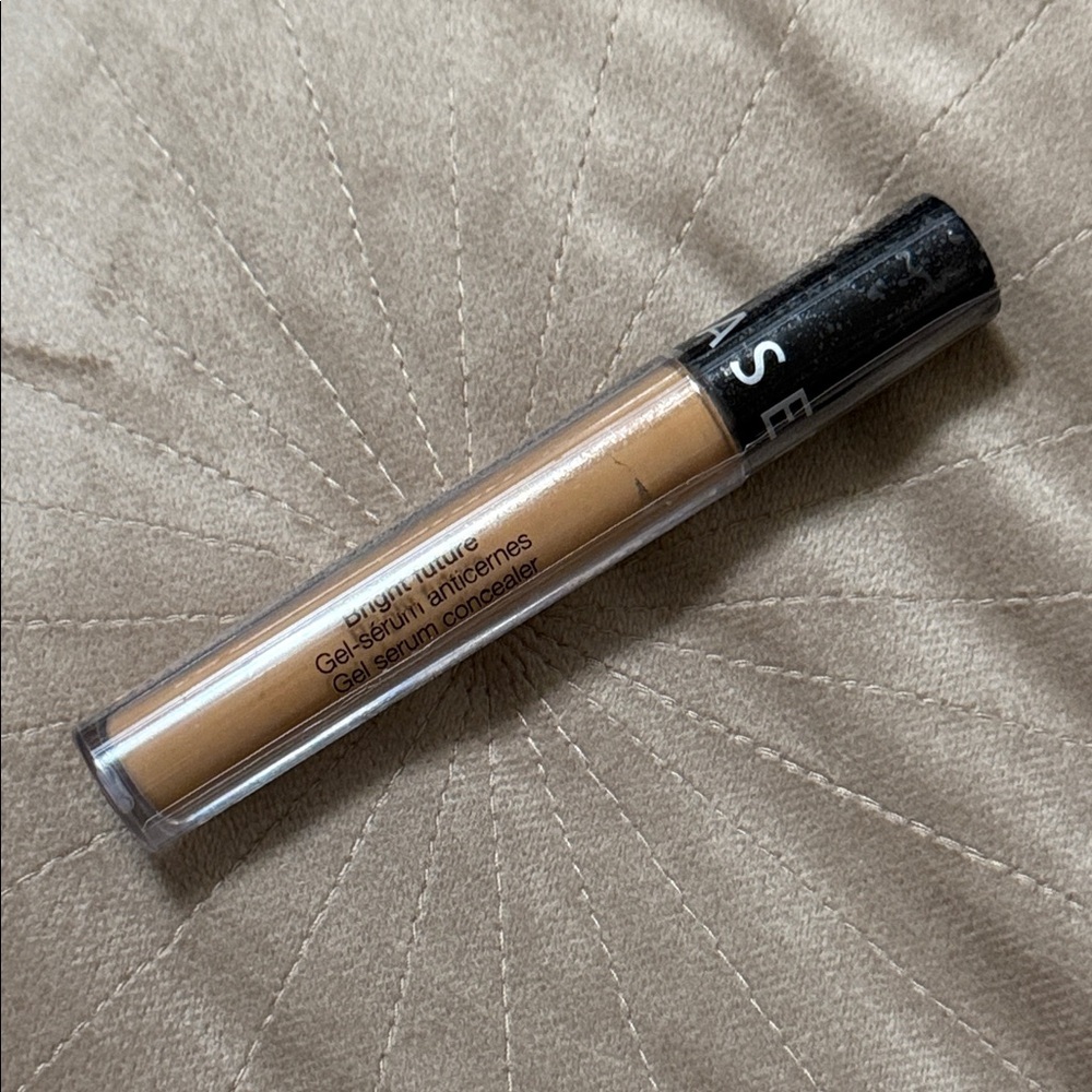 Sephora Bright Future Gel Serum Concealer shade Butterscotch